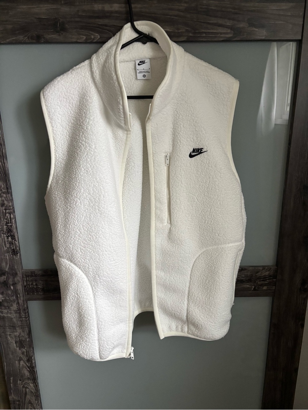 Nike Men’s Off-White Sherpa Fleece Vest with Chest Zip Gold Vest size